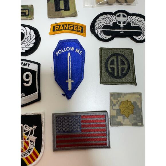 Lot of US Military Patches US Army Class A Buttons BDU Buttons - Picture 3 of 6